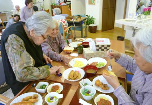 昼食の様子